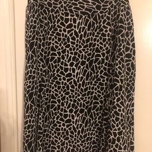 Liz Claiborne black and white animal print skirt.  2X